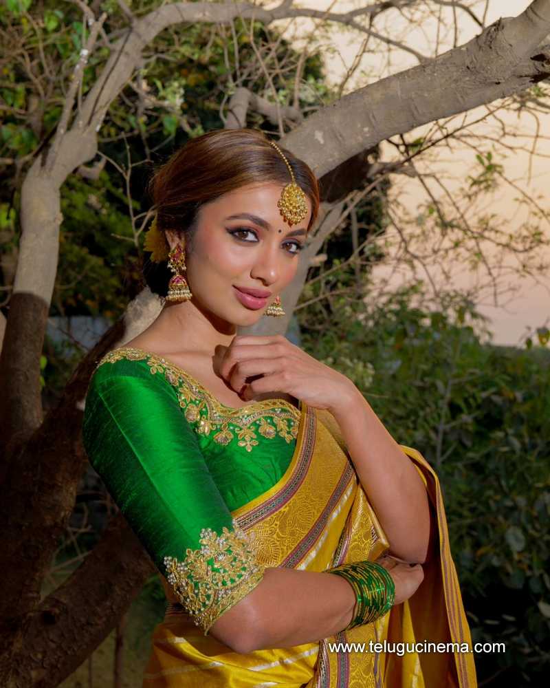 tejaswi stills 160424 02