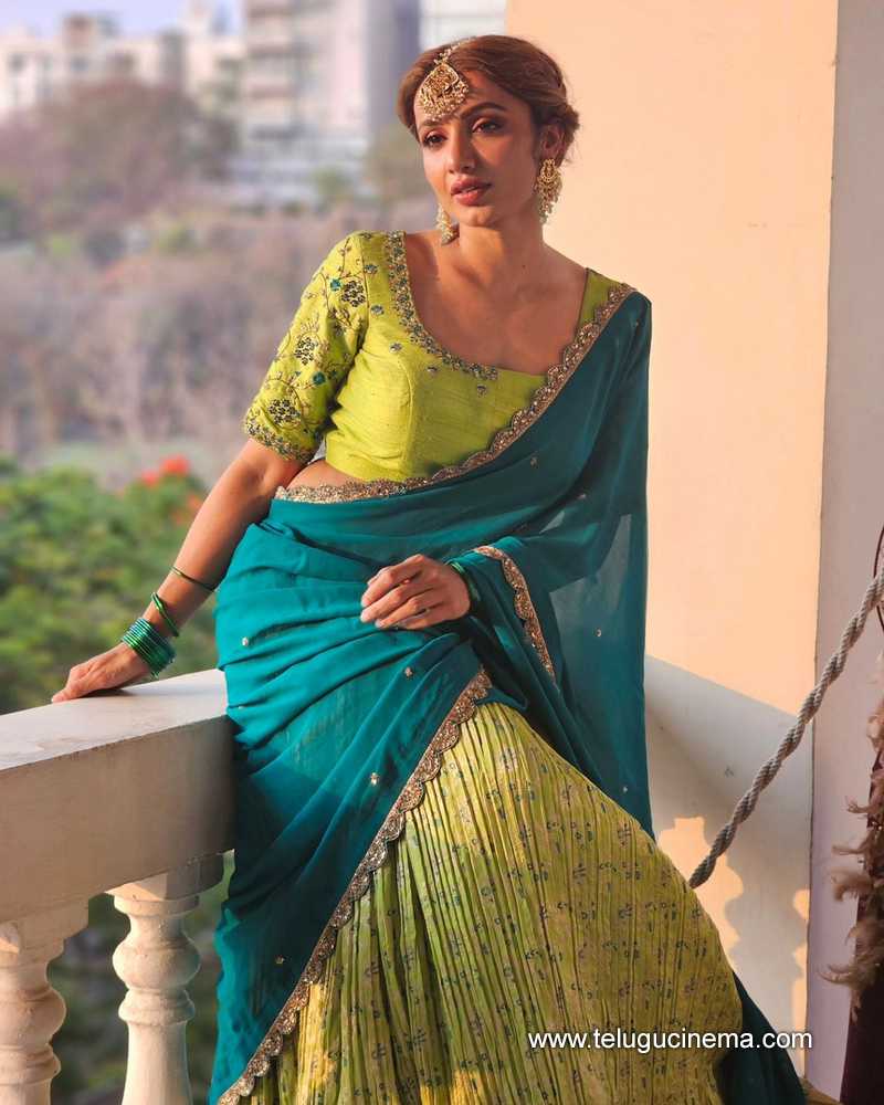 tejaswi stills 160424 07
