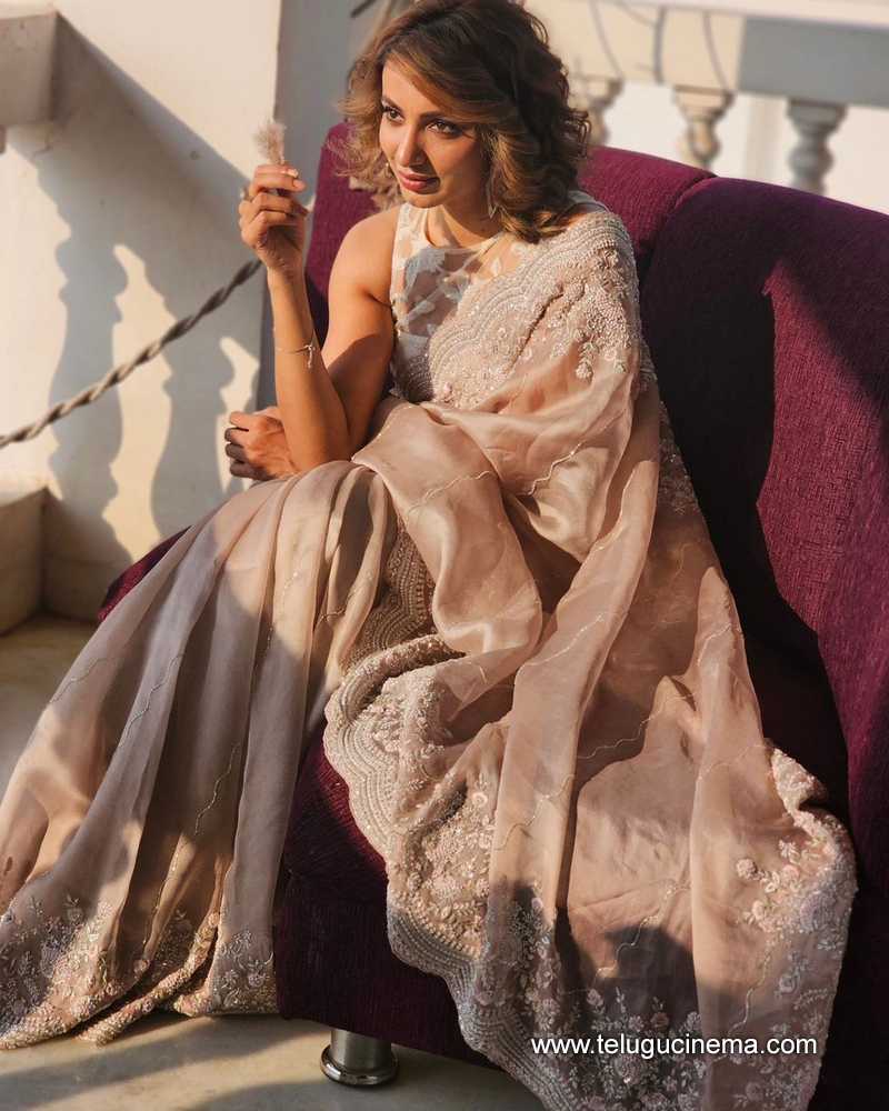 tejaswi stills 160424 08