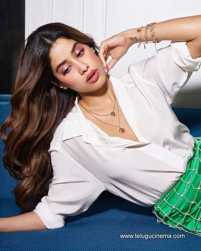 jahnvikapoor stills 220524 02