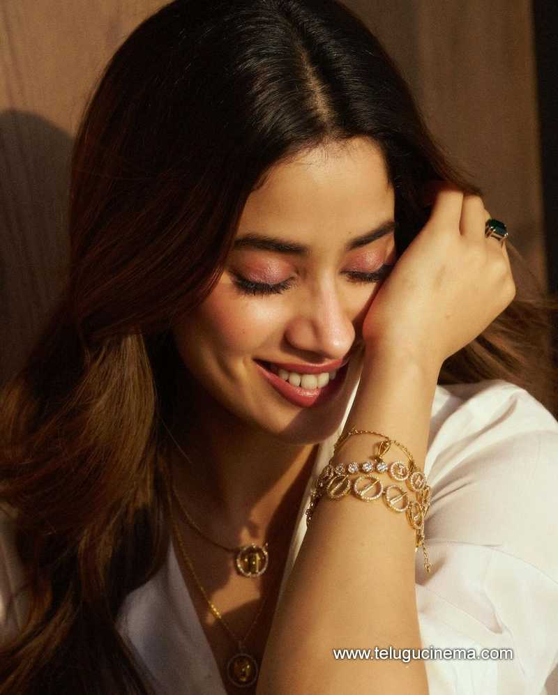 jahnvikapoor stills 220524 04
