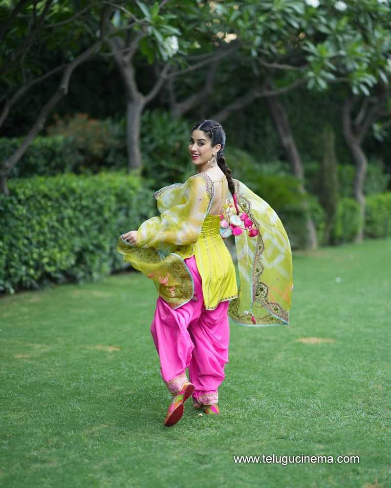 jahnvikapoor stills 280524 02