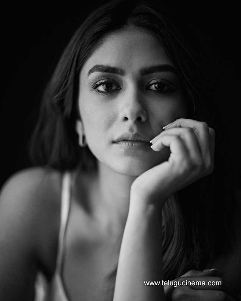 mrinal stills 160524 04