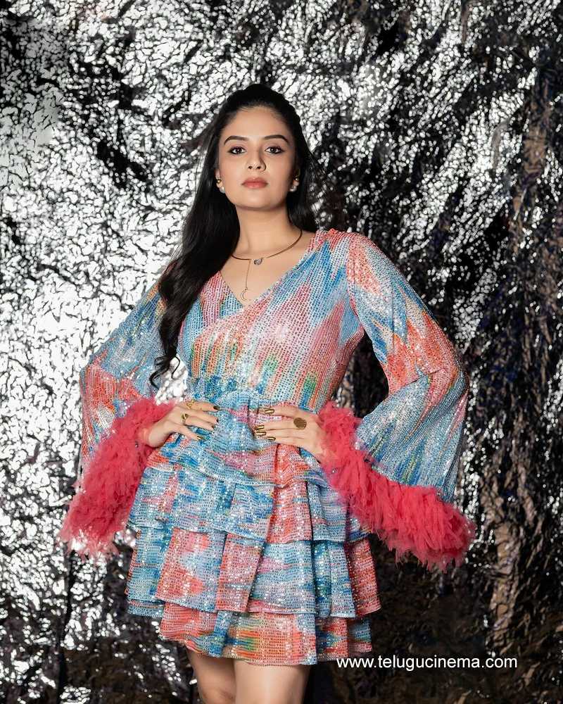 sreemukhi stills 090524 03