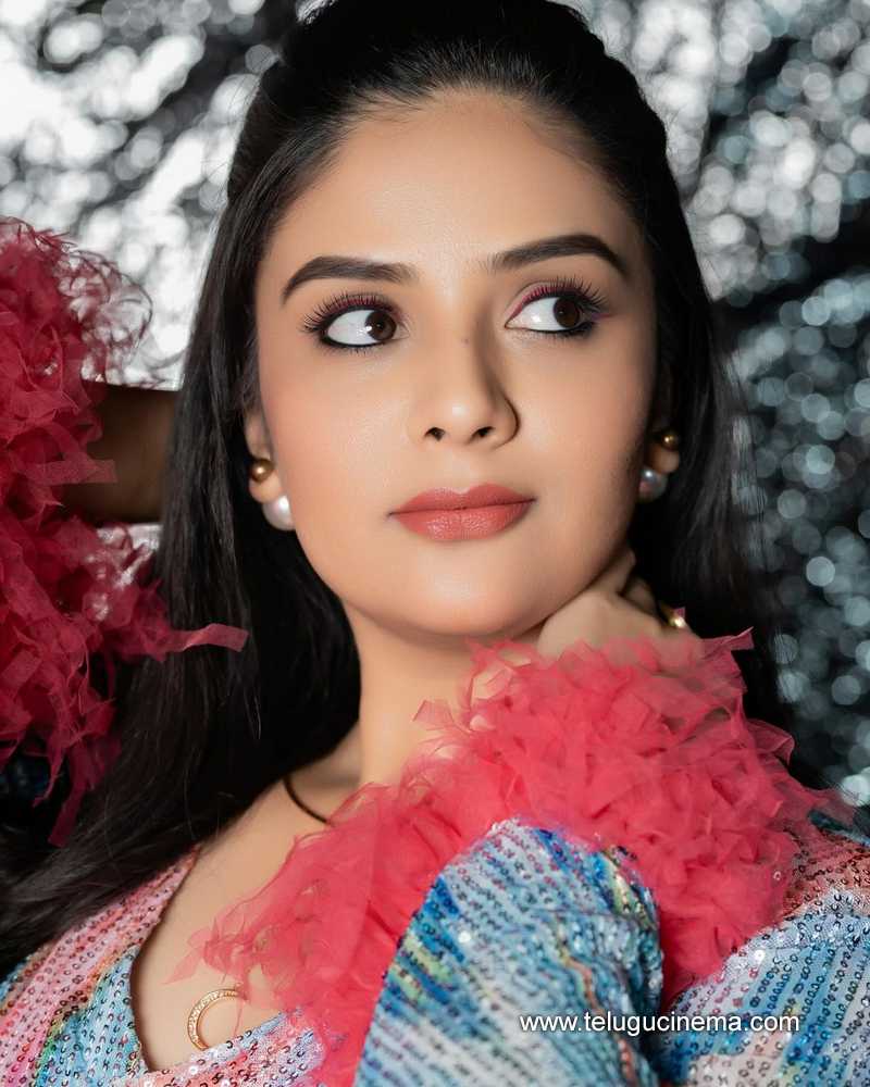 sreemukhi stills 090524 05