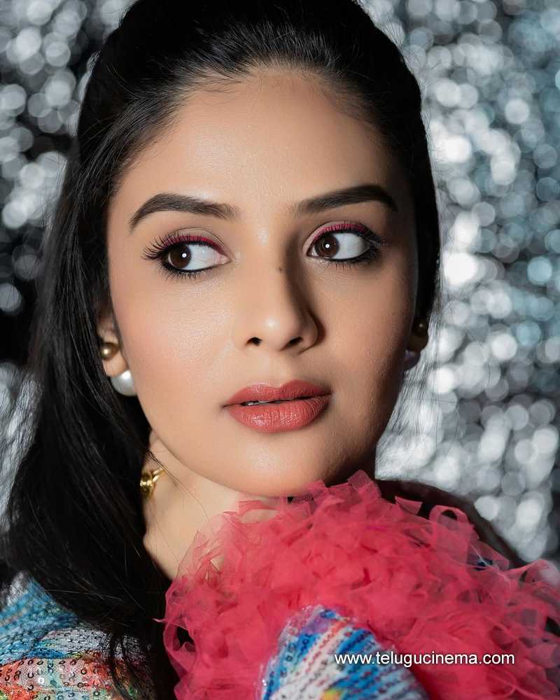 sreemukhi stills 090524 07