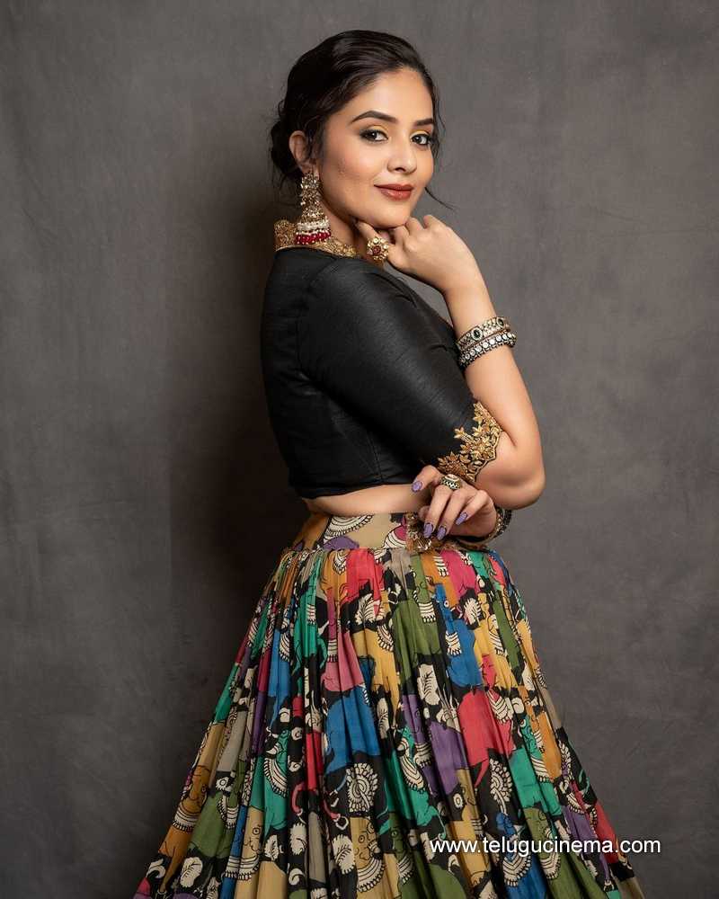 sreemukhi stills 300524 05
