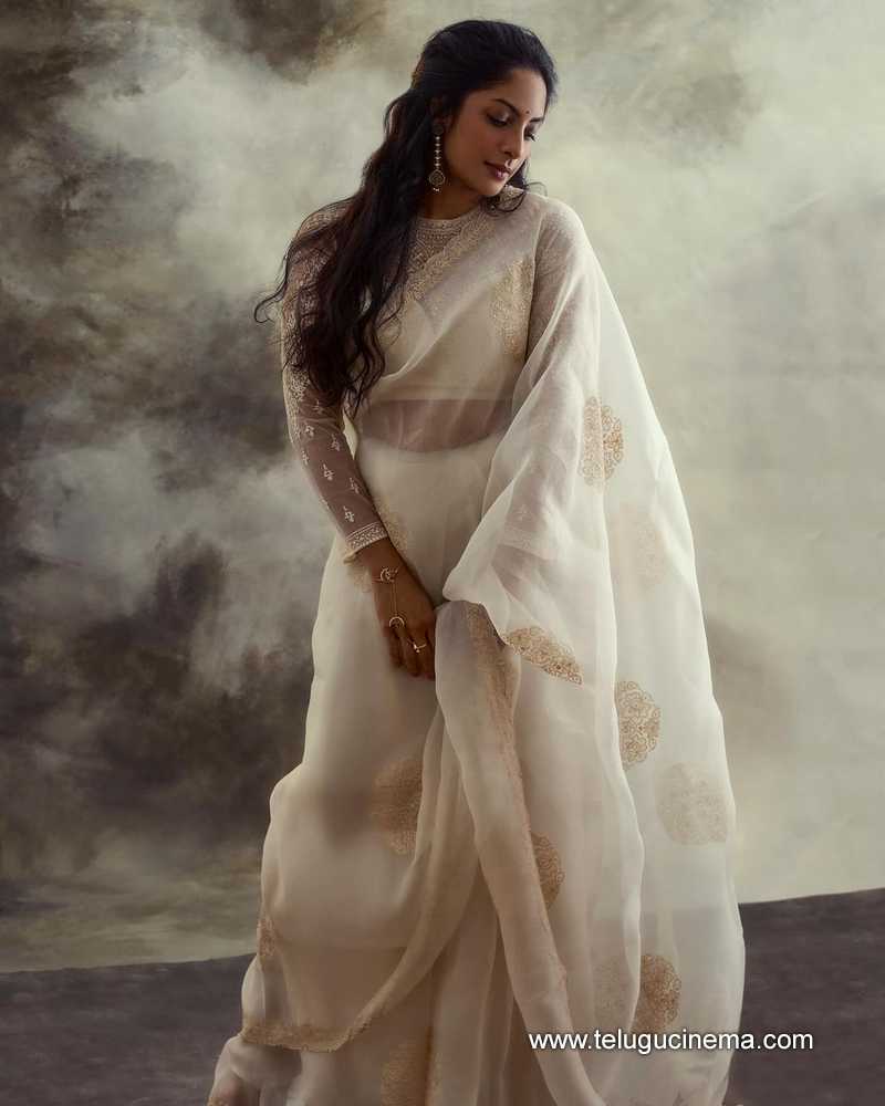sriyareddy stills 140524 04