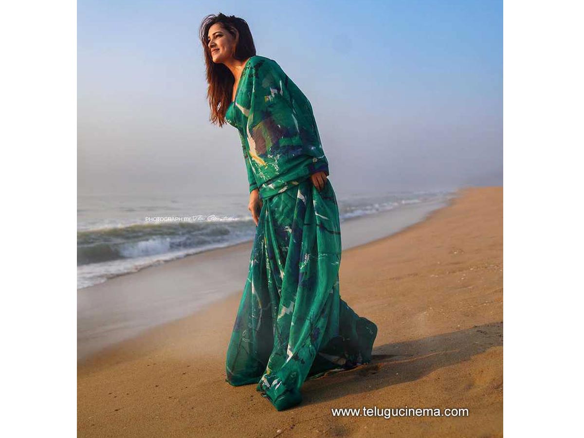 Vani Bojan poses in Saree at a beach | Telugu Cinema