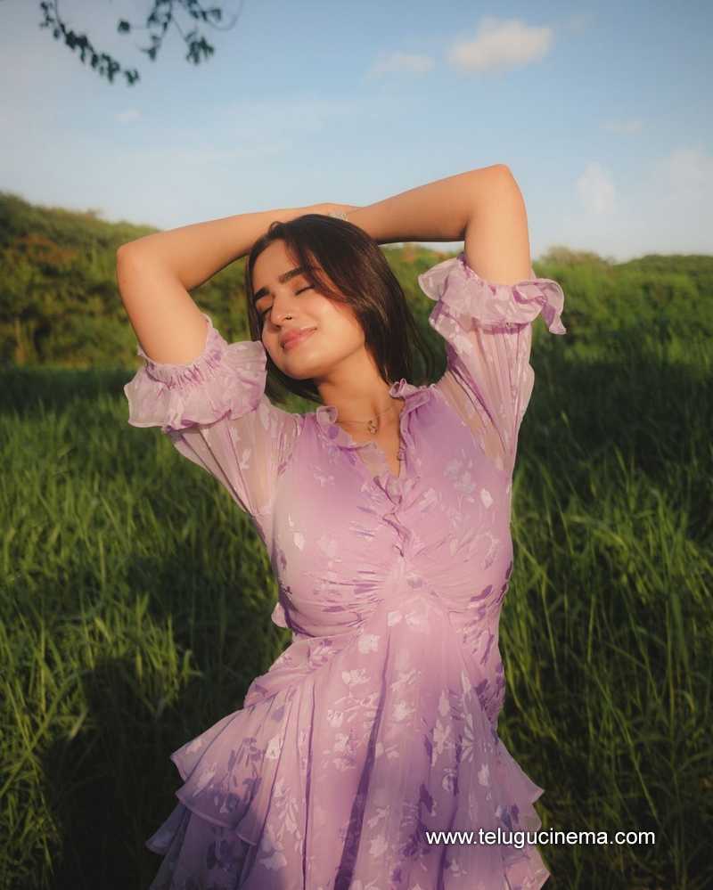 ayesha stills 240624 03