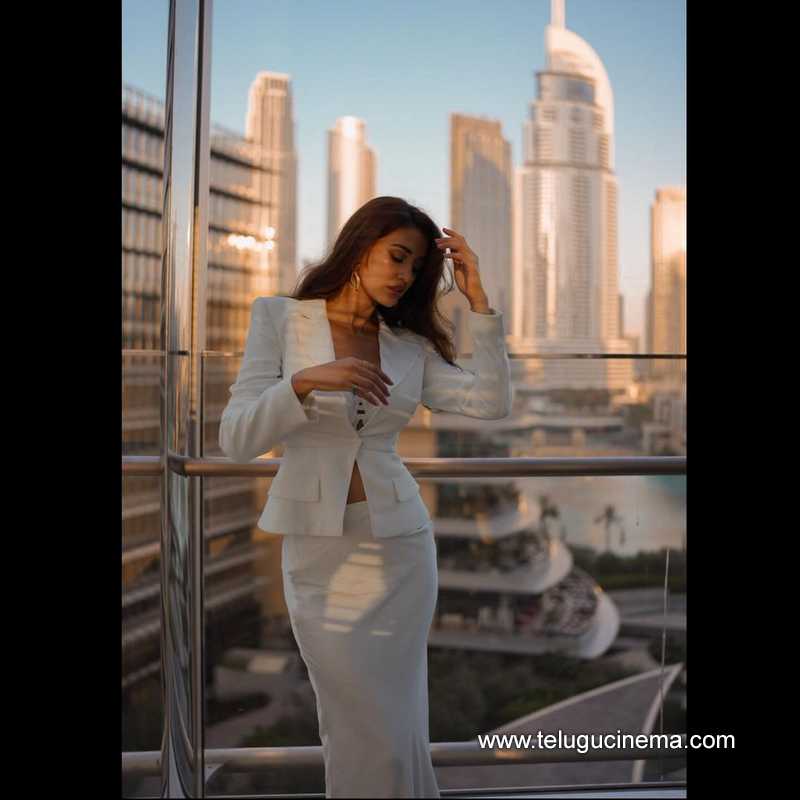 dishapatani stills 120624 05