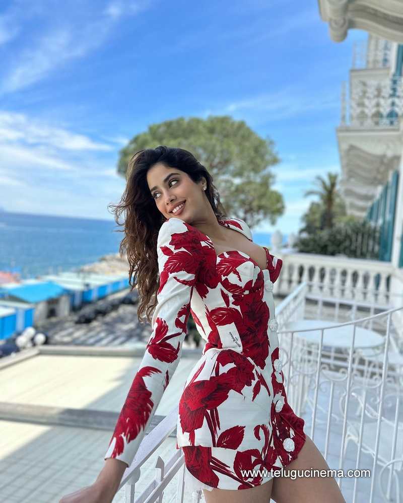 janhvikapoor stills 040624 03