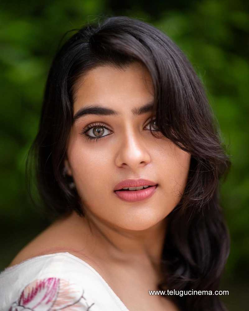 kavya stills 110624 03