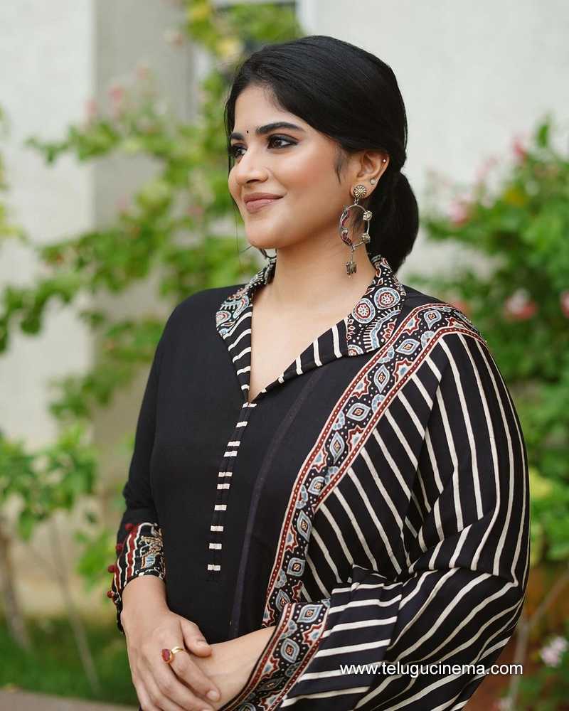 meghaakash stills 060624 06