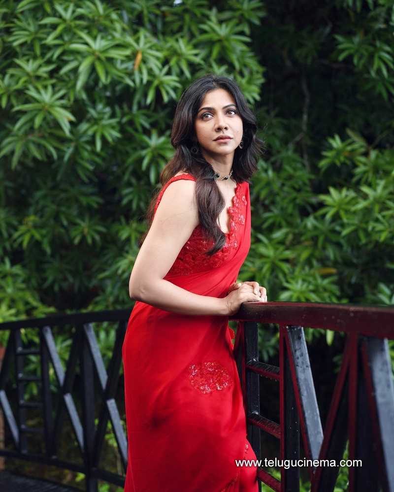 modanna stills 200624 03