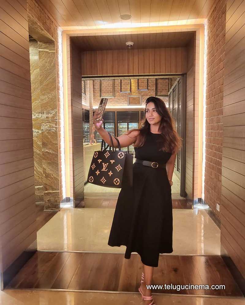 nivetha stills 290624 06