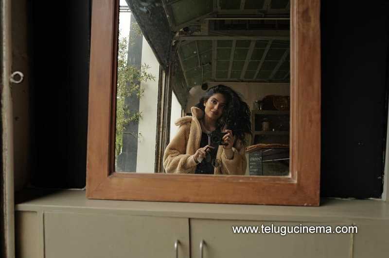 sobhitha stills 130624 02