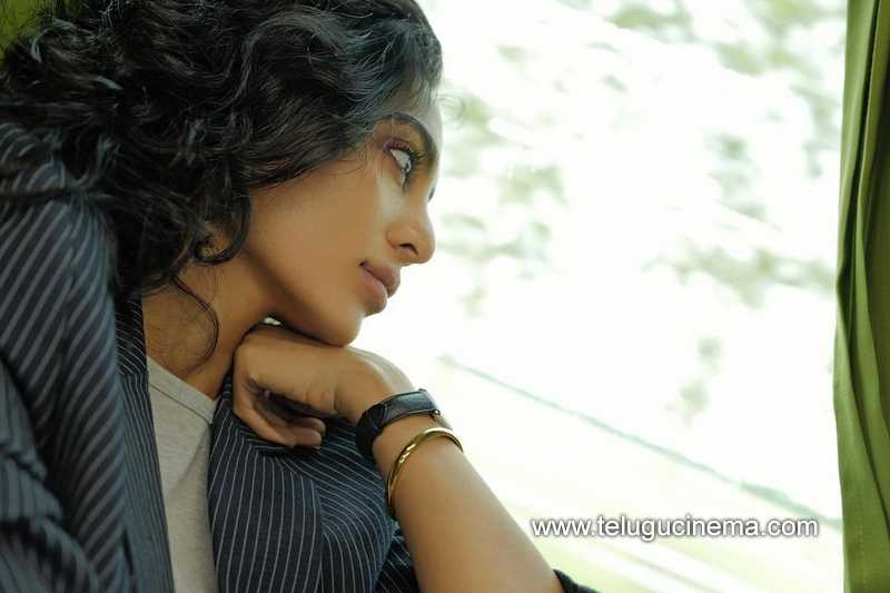 sobhitha stills 130624 03