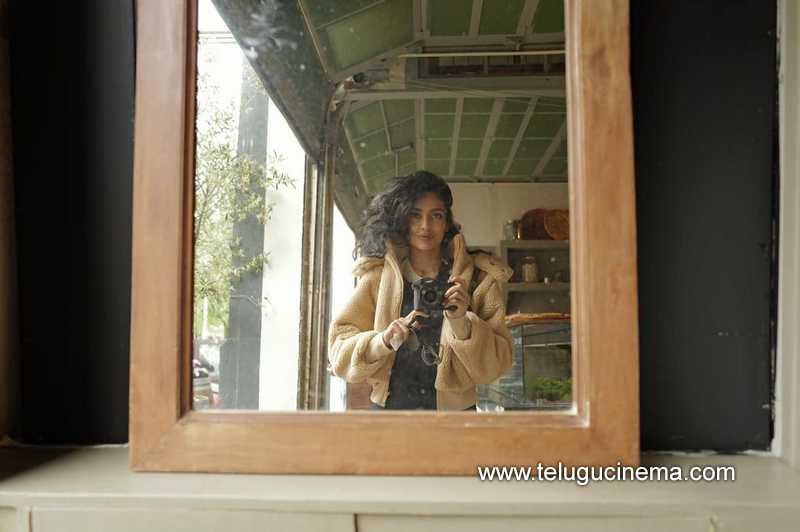 sobhitha stills 130624 06