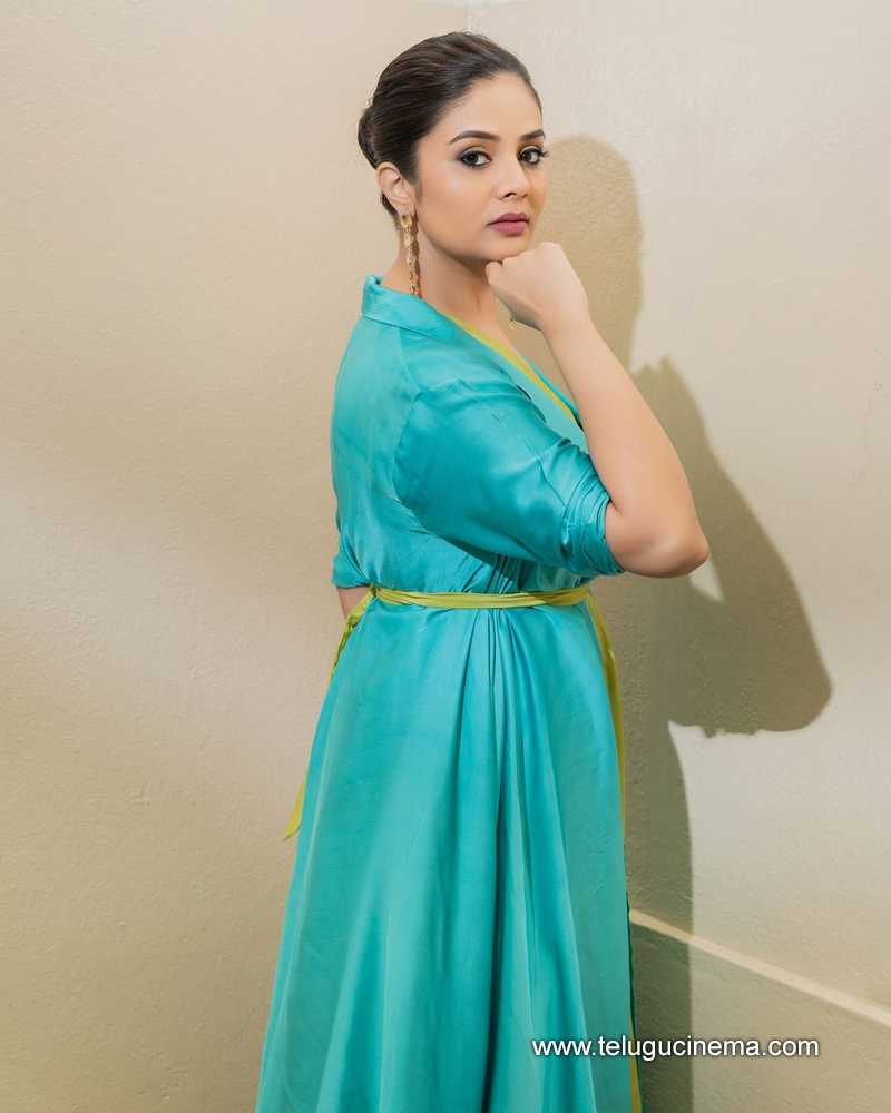 sreemukhii stills 190624 08