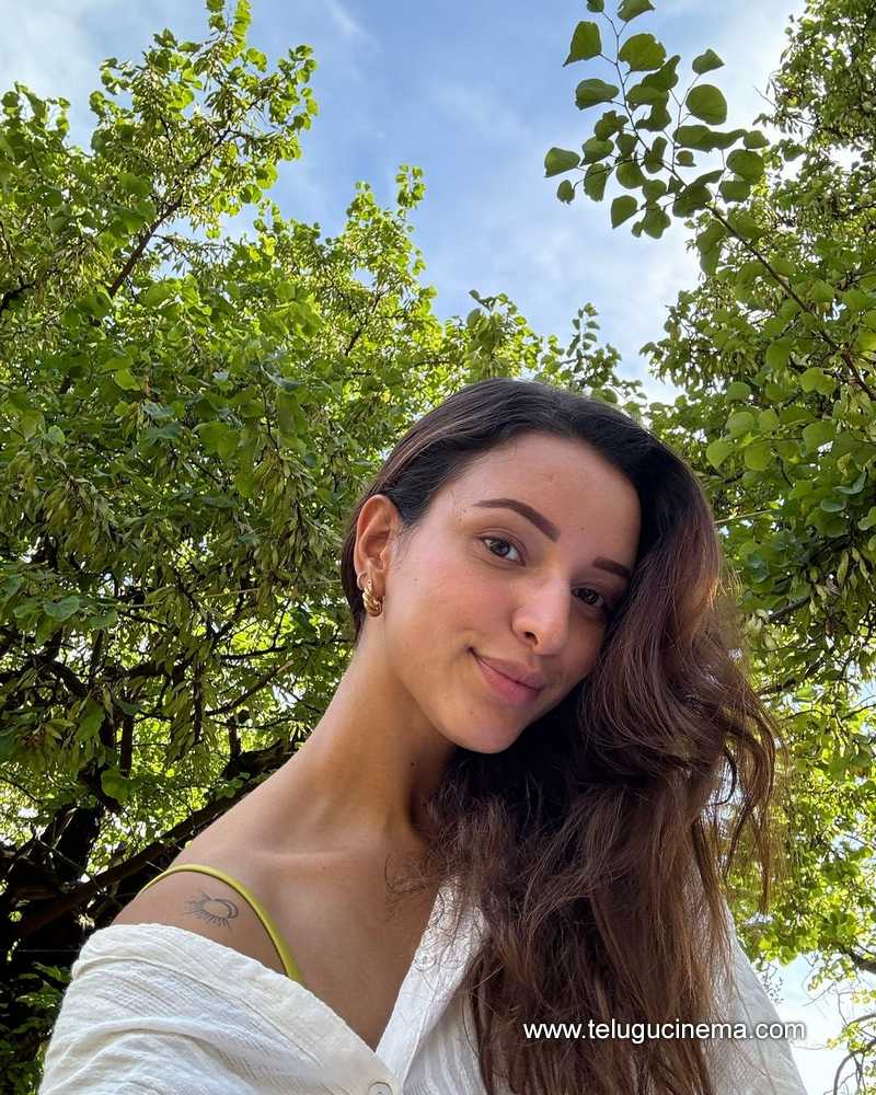 tripti stills 180624 03