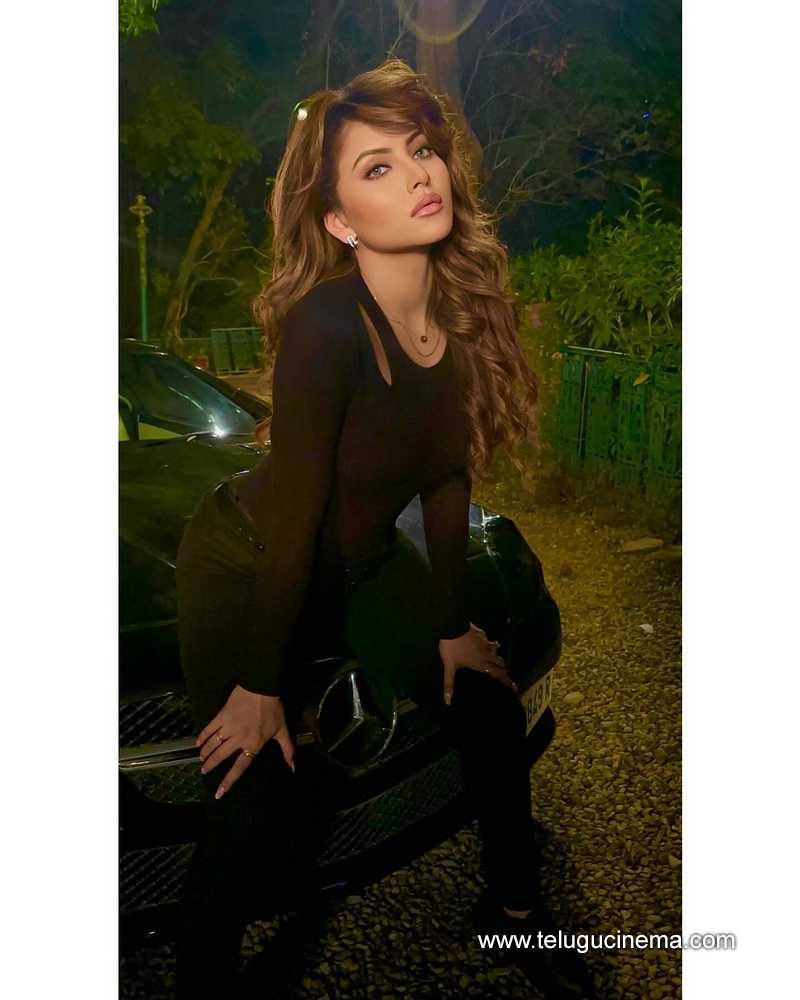 urvashi stills 220624 02