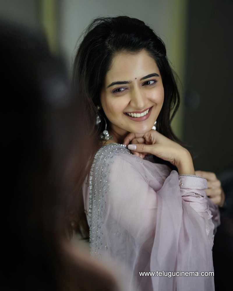 ashika stills 180724 03