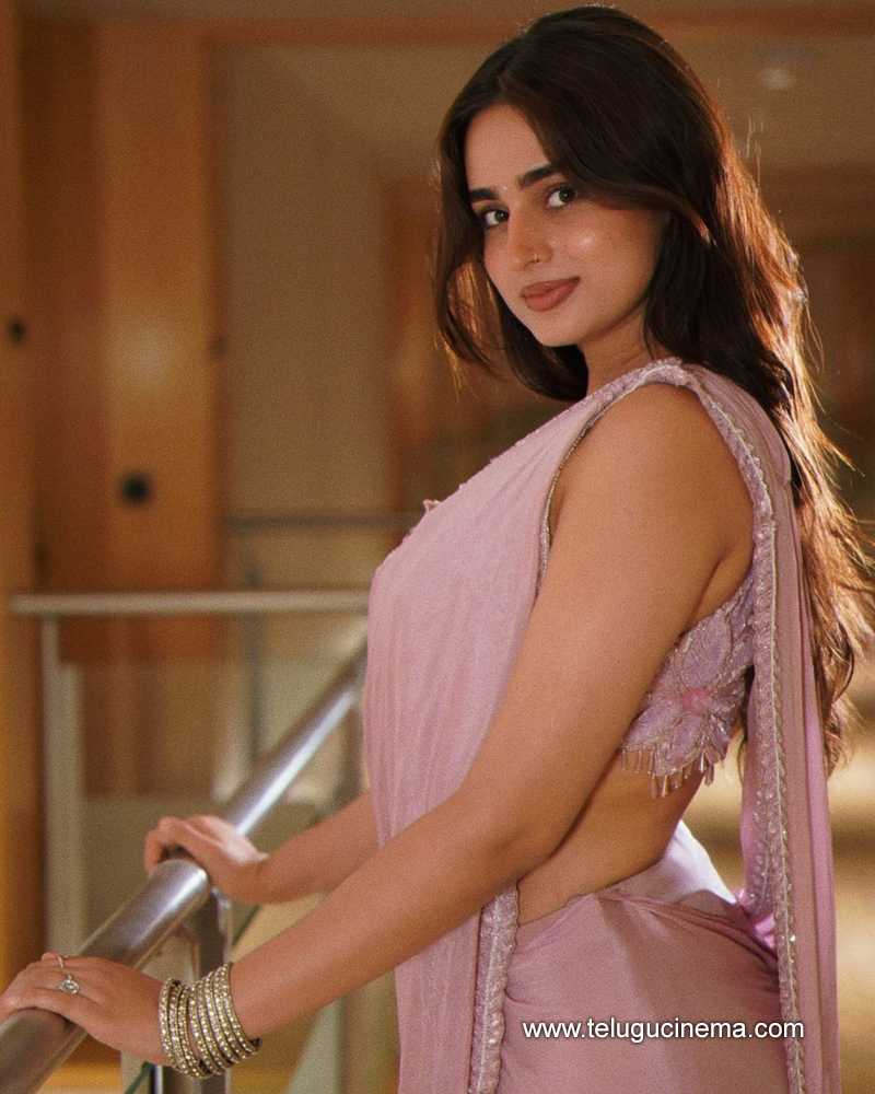 ayesha stills 280724 04