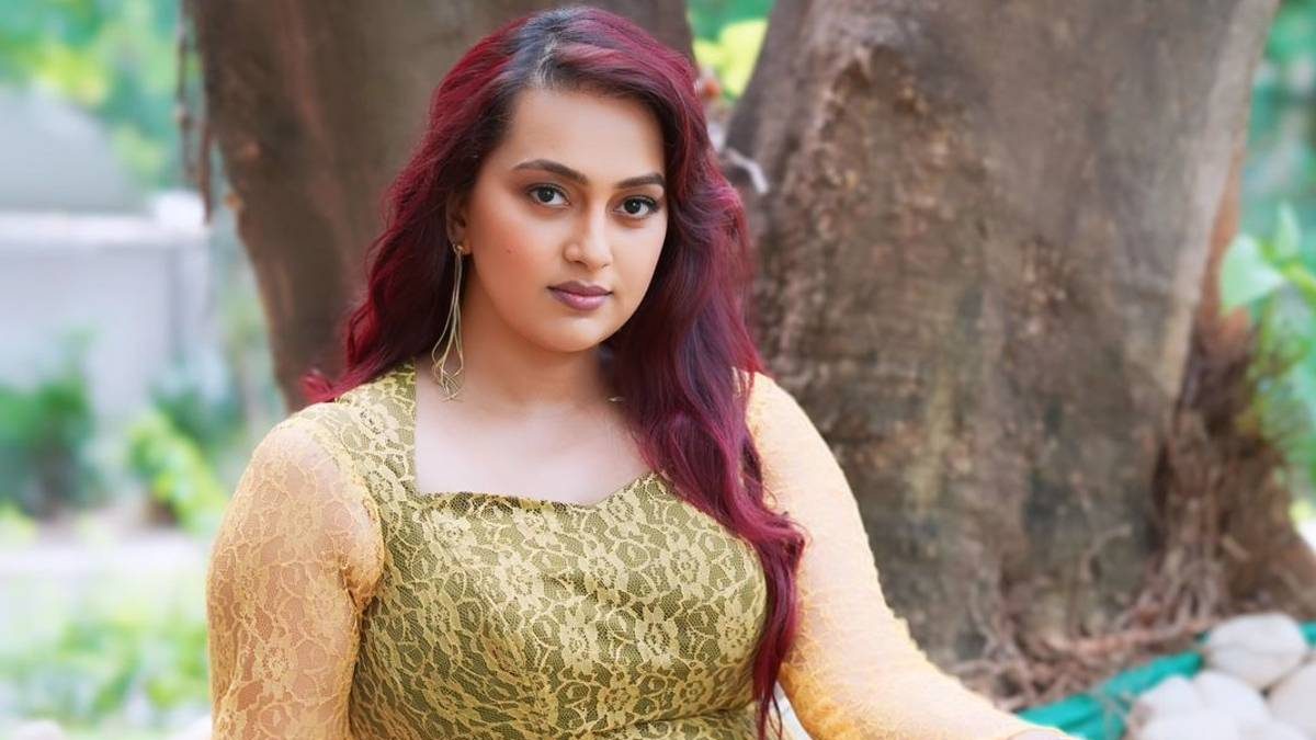 Ester Noronha | Telugu Cinema