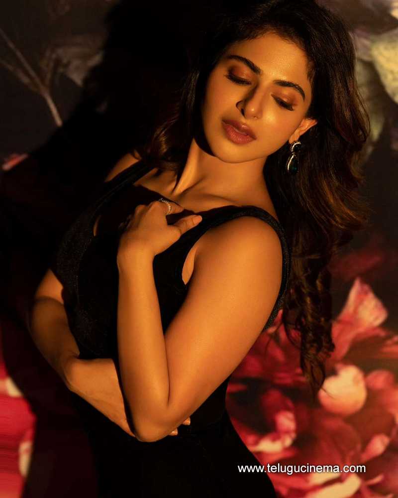 iswarya stills 150724 04