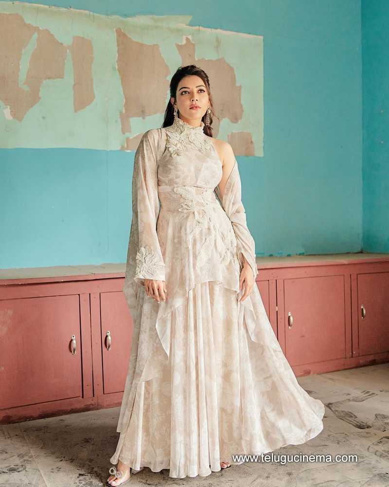 kajal stills 110724 09