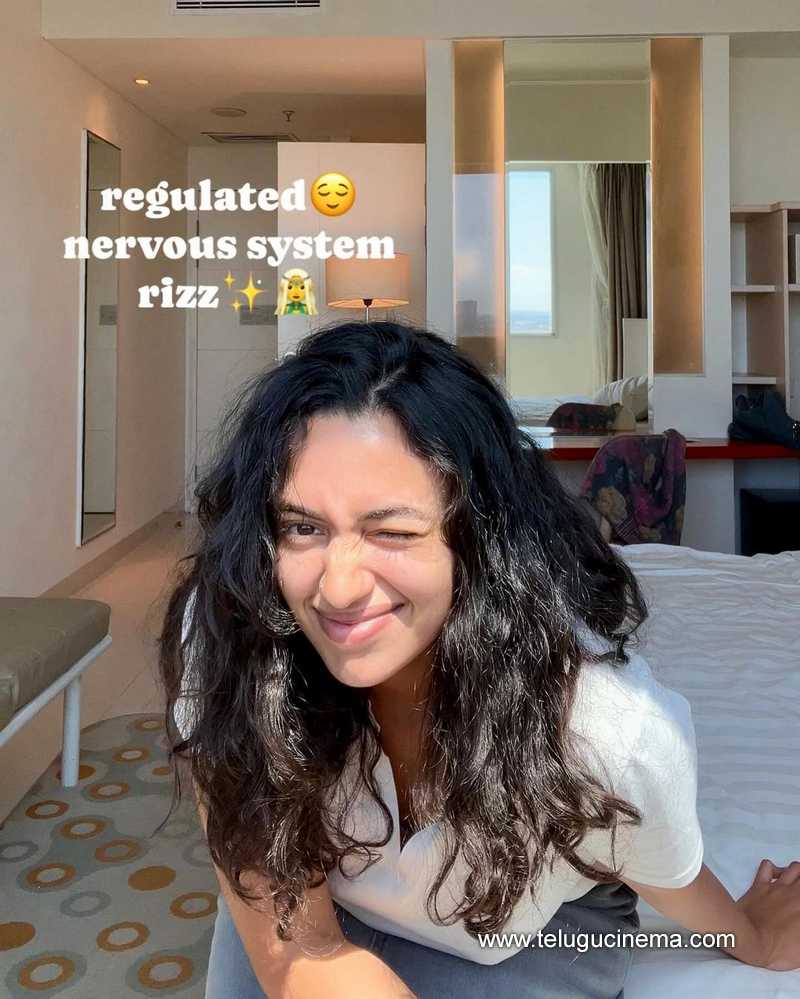 malavika stills 160724 03