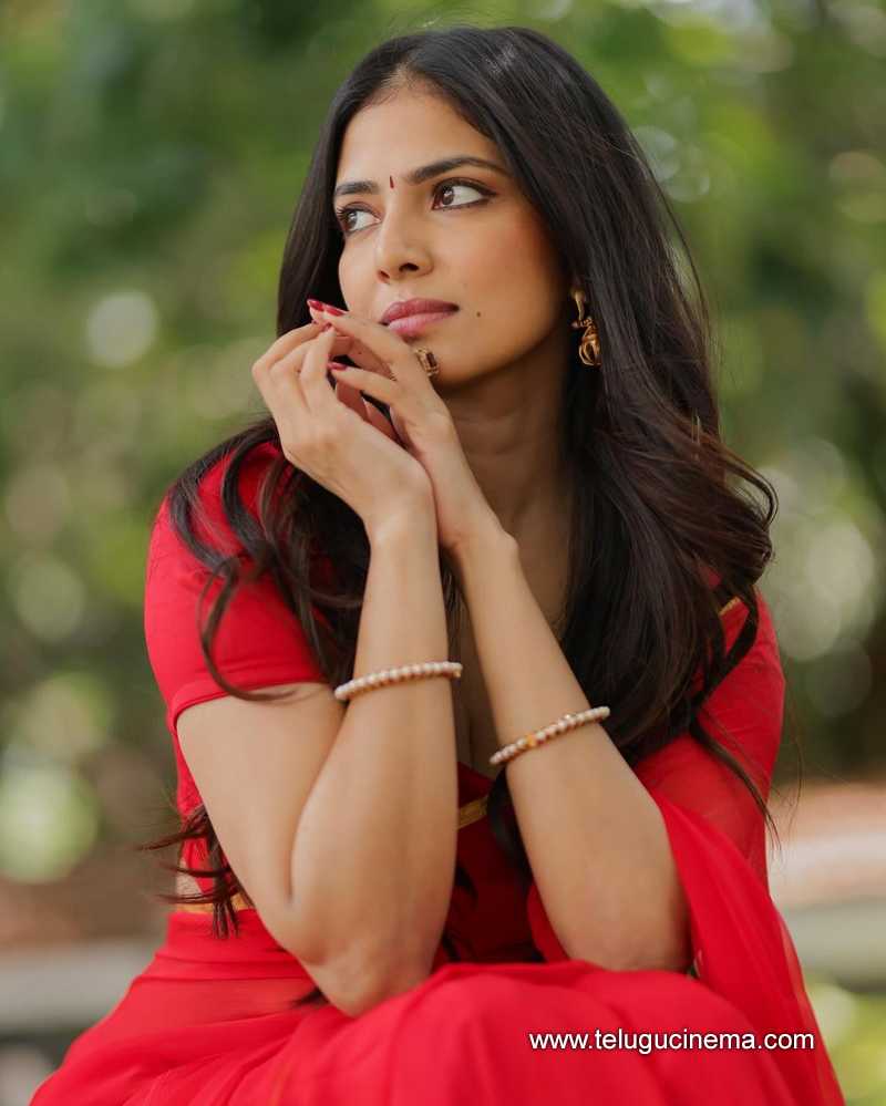 malavika stills 250724 03