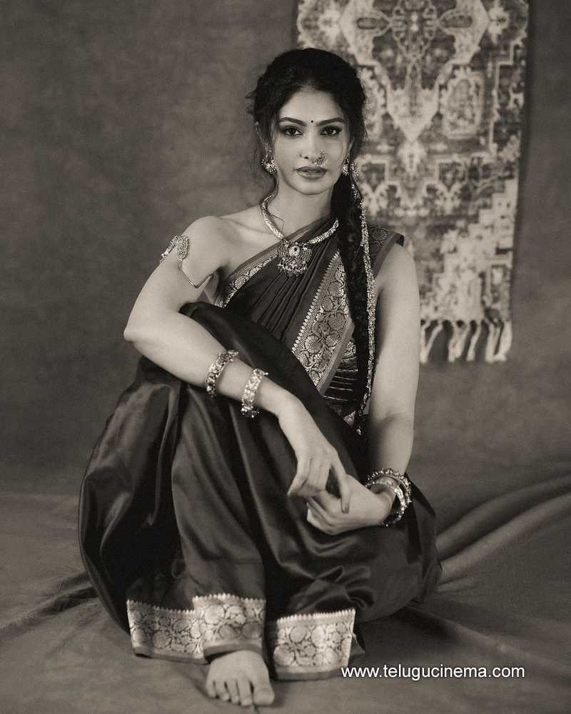 manasa stills 100724 04