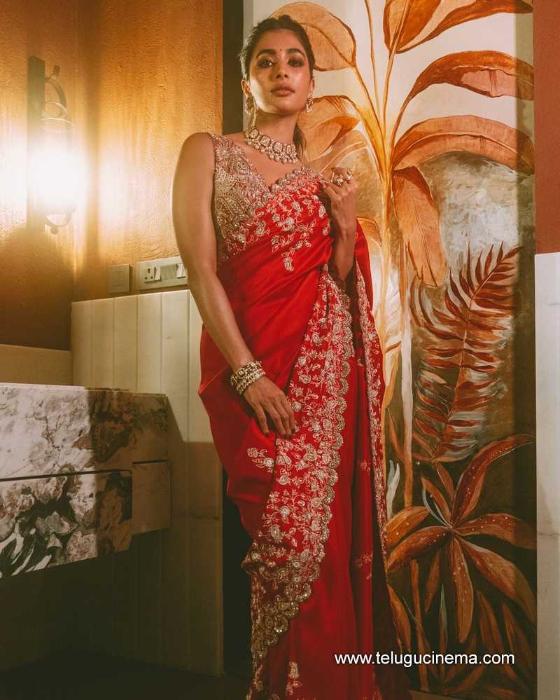 pooja stills 080724 05