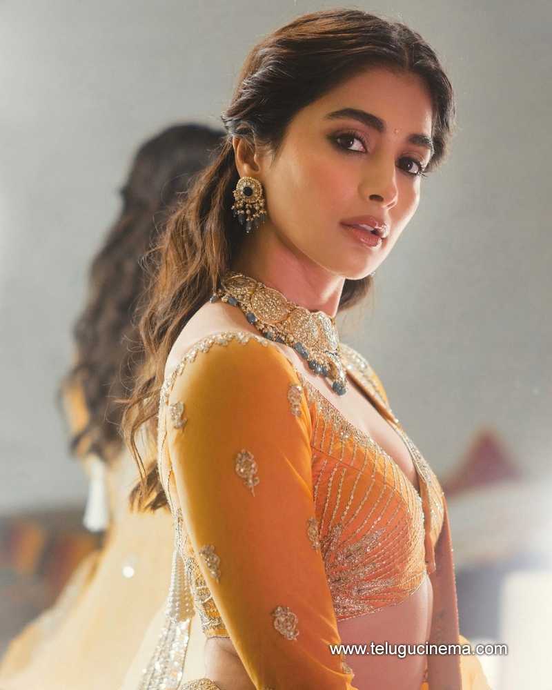 pooja stills 130724 03