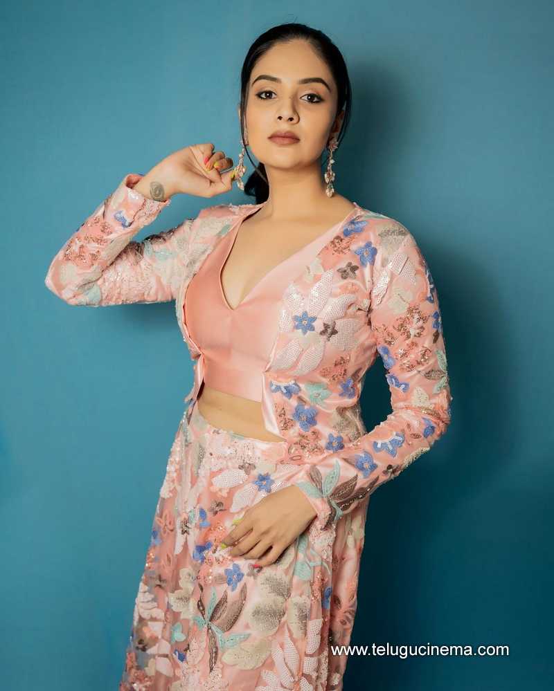 sreemukhi stills 220724 04