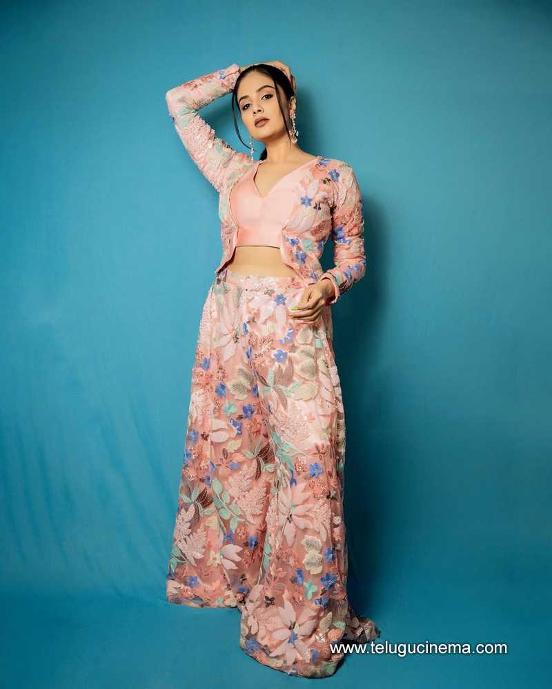 sreemukhi stills 220724 06