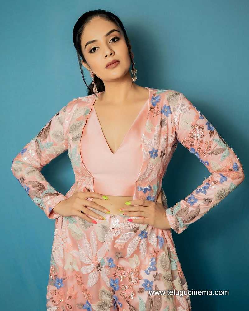 sreemukhi stills 220724 09