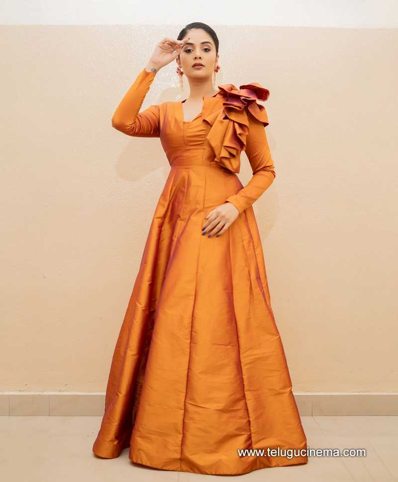 sreemukhii stills 220724 03