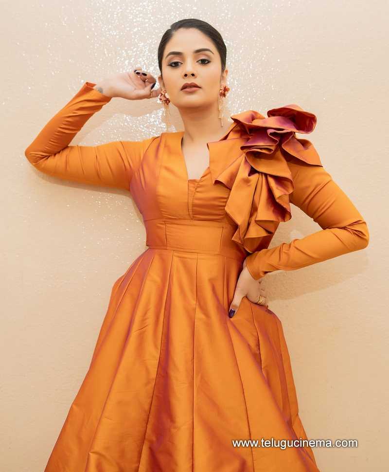 sreemukhii stills 220724 05