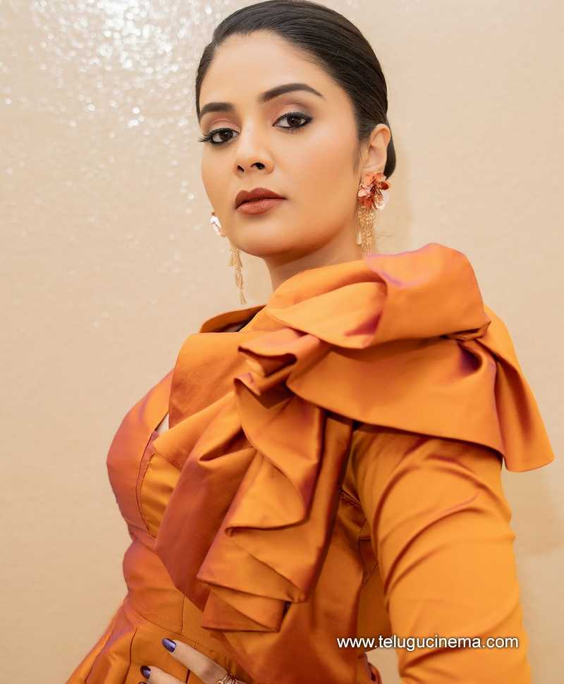 sreemukhii stills 220724 07