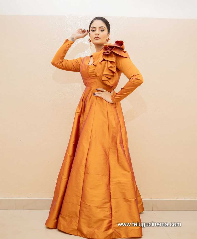 sreemukhii stills 220724 08