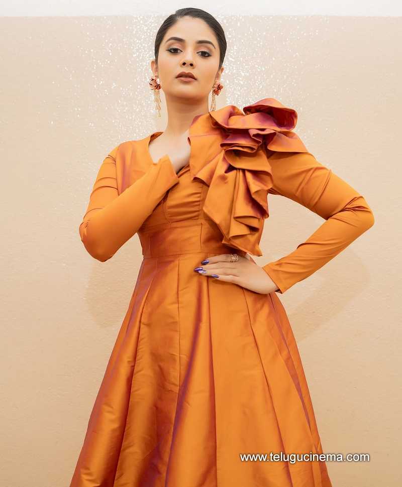 sreemukhii stills 220724 09