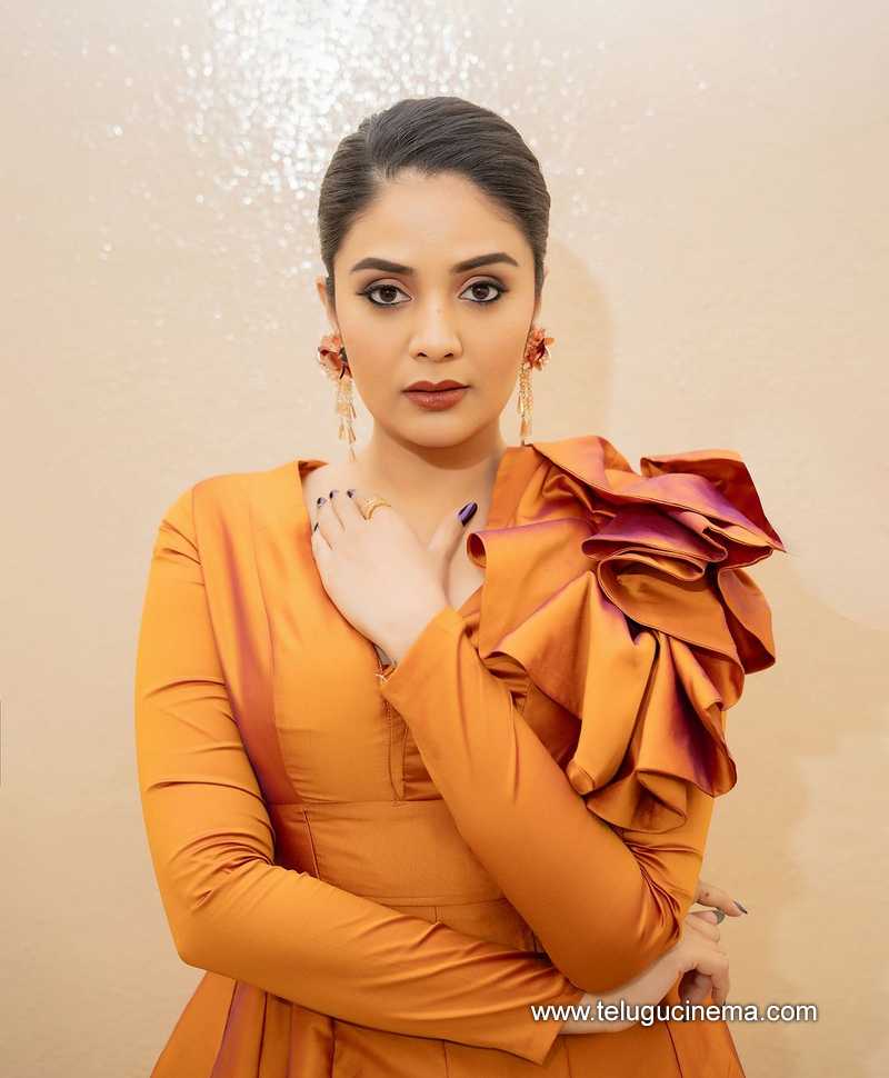 sreemukhii stills 220724 10