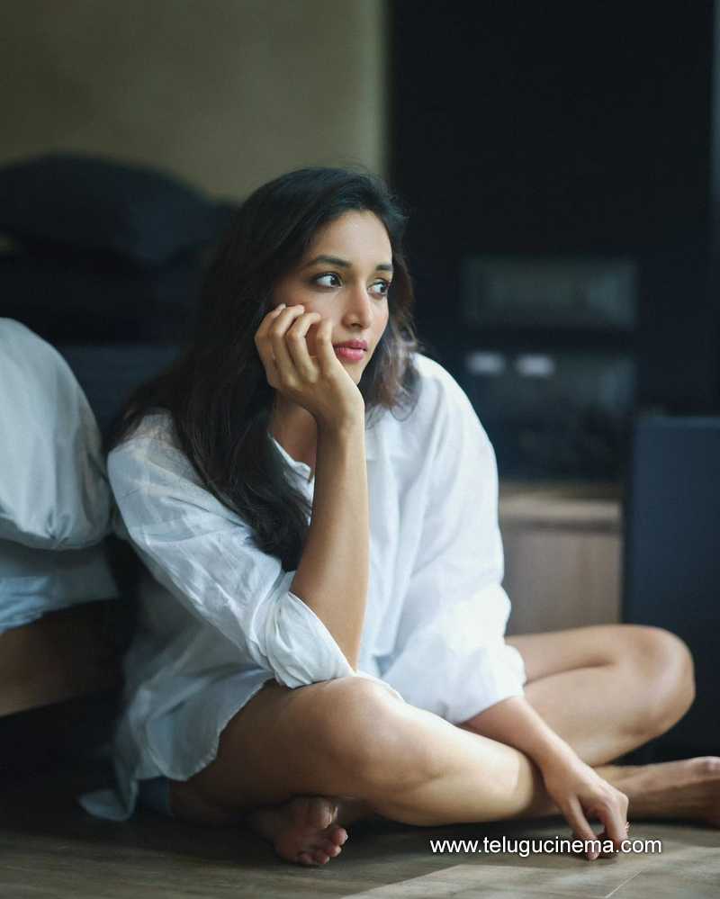 srinidhi stills 240724 02