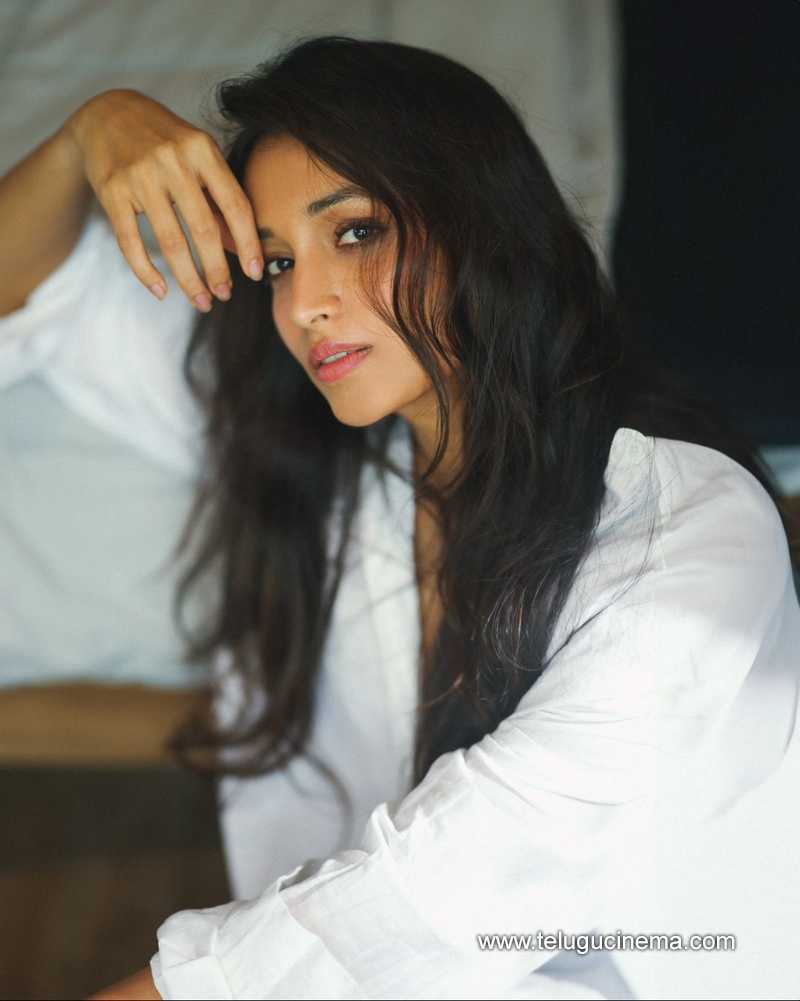 srinidhi stills 240724 04