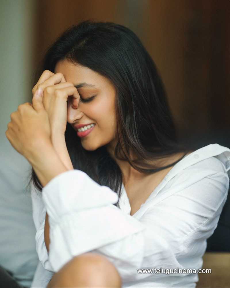 srinidhi stills 240724 05