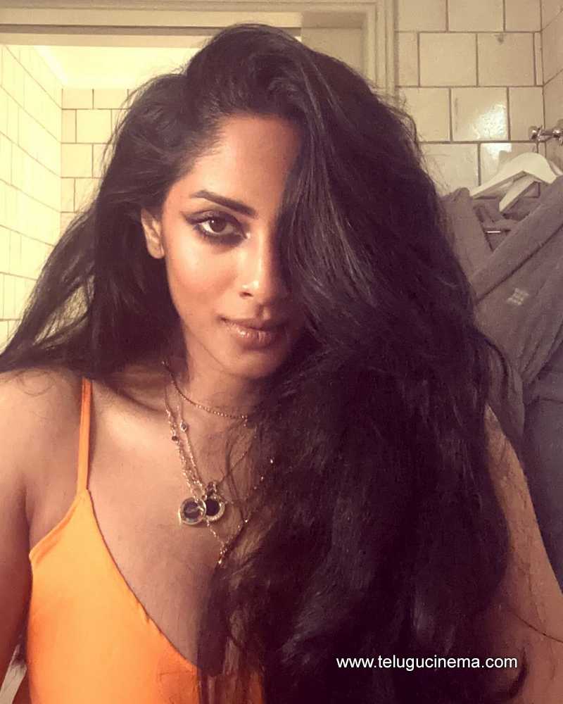 sriyareddy stills 240724 03