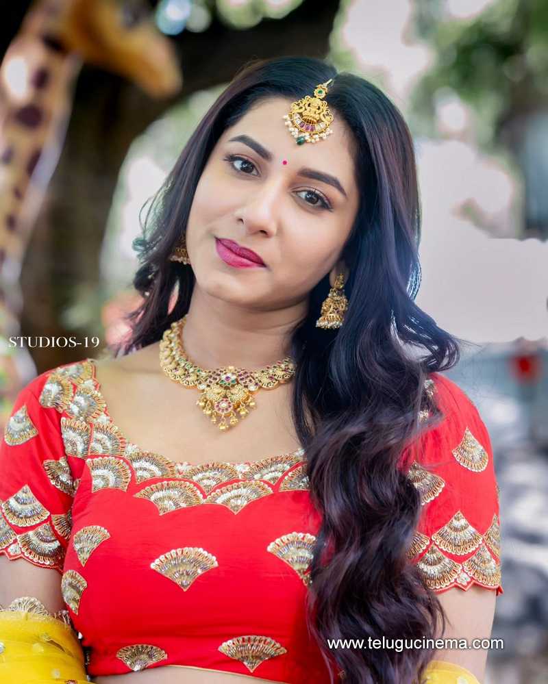 vishnupriya stills 300724 06